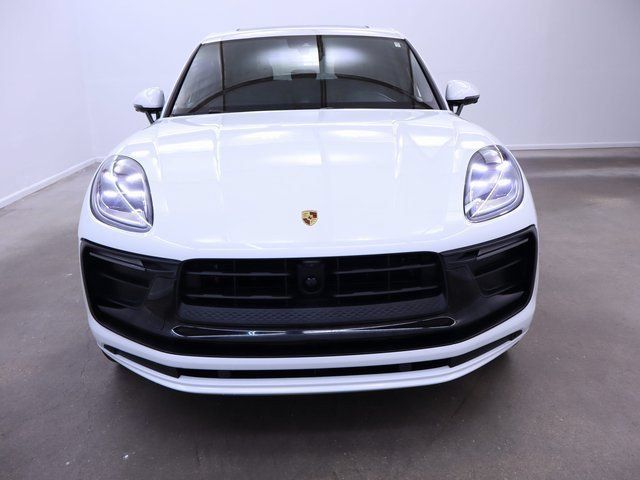 Certified 2024 Porsche Macan AWD/4WD image 9