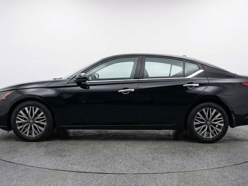 Used 2025 Nissan Altima 2.5 SV image 5