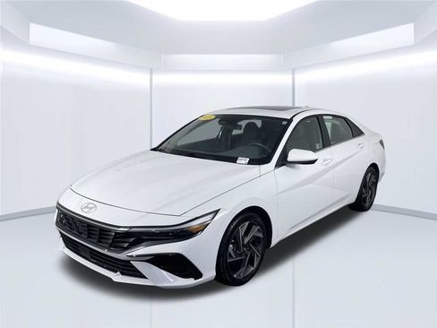 Used 2025 Hyundai Elantra SEL FWD image 11