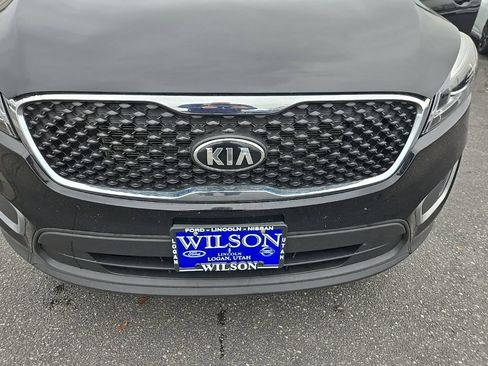 Used 2017 Kia Sorento LX image 32