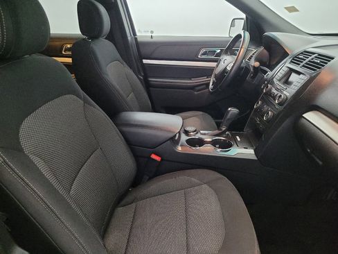 Used 2017 Ford Explorer XLT image 21