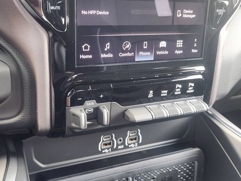 New 2027 RAM 2500 Laramie w/ Night Edition AWD/4WD image 17