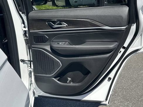 New 2026 Jeep Grand Cherokee Limited AWD/4WD image 18