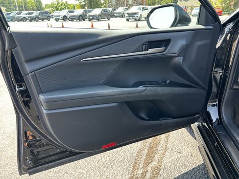 Used 2025 Toyota Camry SE FWD image 12