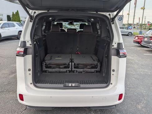 Used 2025 Volkswagen ID. Buzz Pro S Plus RWD image 13