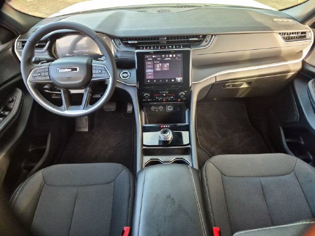Used 2025 Jeep Grand Cherokee 4WD image 19