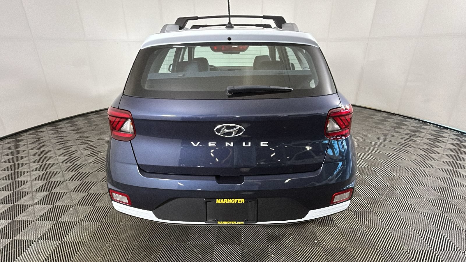 Used 2023 Hyundai Venue Limited FWD image 4