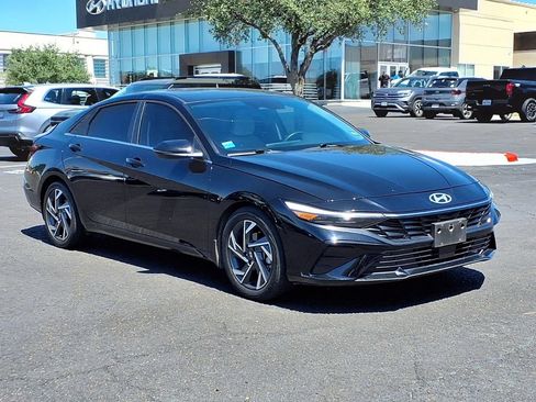 Used 2025 Hyundai Elantra Limited FWD image 7