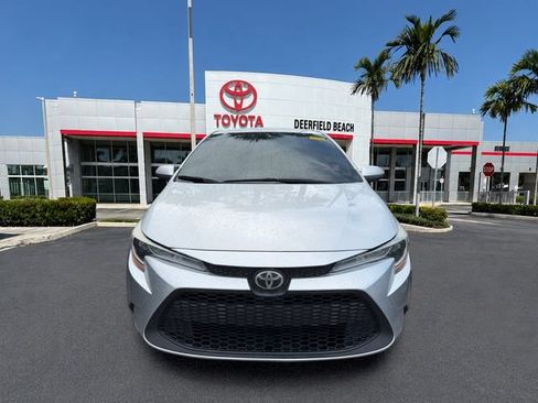 Used 2022 Toyota Corolla LE FWD image 2