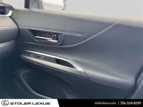 Used 2023 Toyota Venza Limited image 40