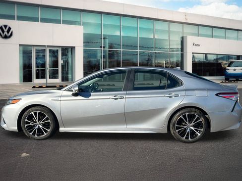 Used 2020 Toyota Camry SE w/ Sunroof Package FWD image 8
