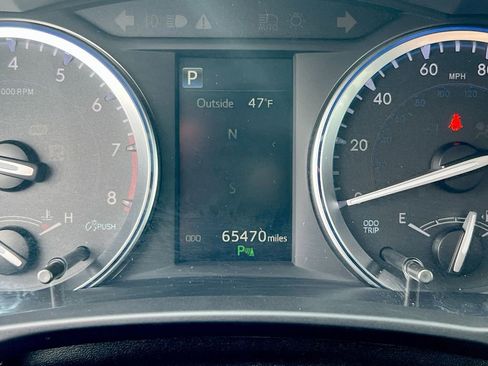 Used 2017 Toyota Highlander Limited image 12