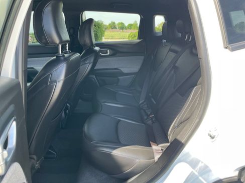 Used 2025 Jeep Compass Latitude AWD/4WD image 24