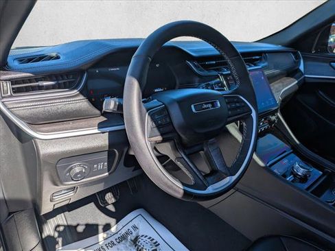 Used 2024 Jeep Grand Cherokee Limited image 10