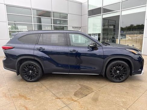 Used 2023 Toyota Highlander XSE AWD/4WD image 7