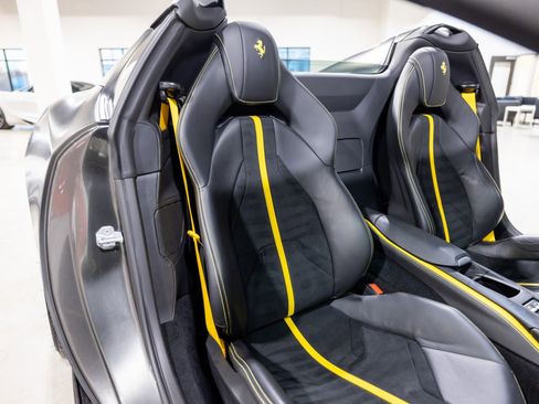 Used 2023 Ferrari 812 GTS image 38