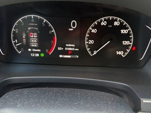 Used 2025 Honda Pilot Touring image 3