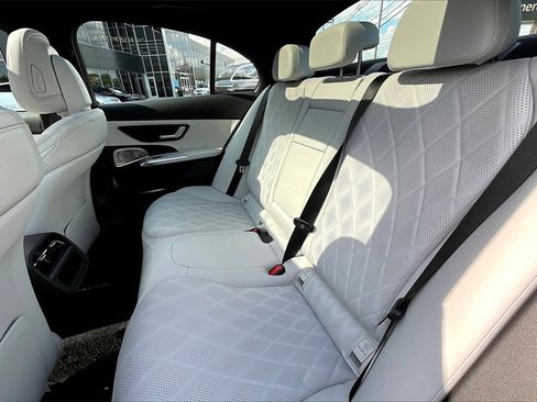 New 2026 Mercedes-Benz E 350 4MATIC Sedan image 10