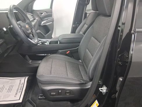 Used 2025 Chevrolet Traverse LT AWD/4WD image 18