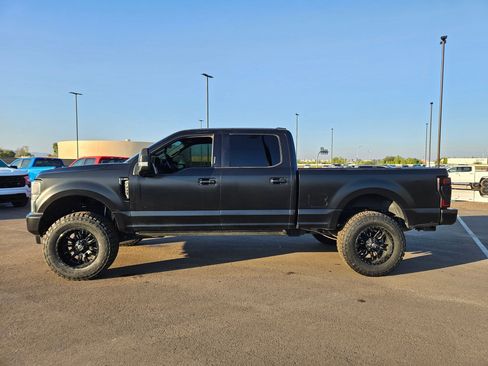 Used 2022 Ford F350 Platinum image 2
