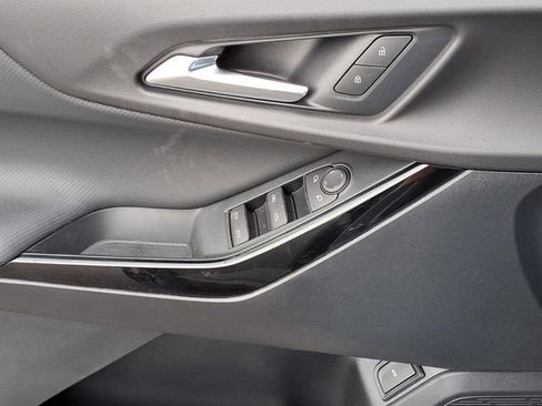 New 2026 Chevrolet Equinox LT w/ Convenience Package II image 9