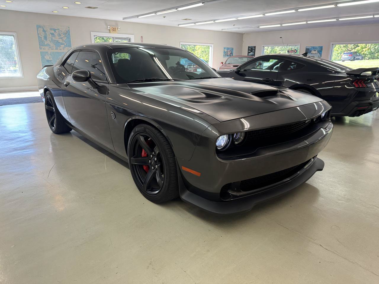 Used 2018 Dodge Challenger SRT Hellcat RWD image 4