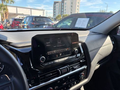 Used 2025 Nissan Pathfinder SV image 21