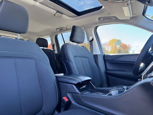 Used 2024 Jeep Grand Cherokee Laredo X image 12