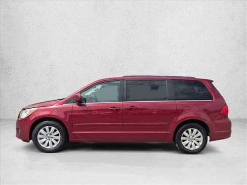 Used 2012 Volkswagen Routan SEL FWD image 5