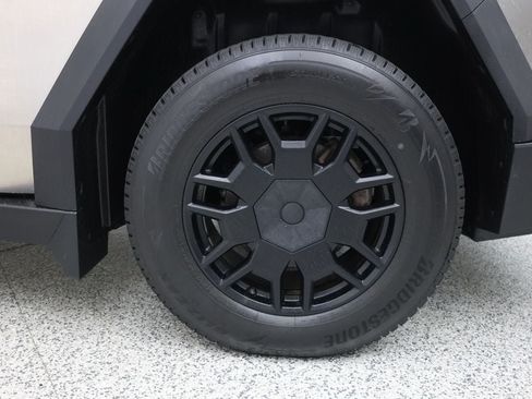 Used 2024 Tesla Cybertruck AWD Crew Cab image 7