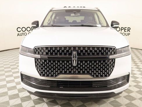 New 2025 Lincoln Navigator Reserve AWD/4WD image 9