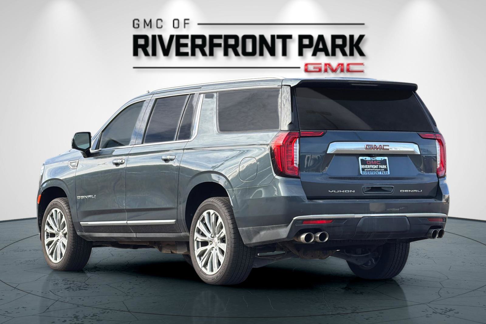 Used 2021 GMC Yukon XL Denali w/ Denali Premium Package AWD/4WD image 5