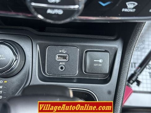Used 2019 Jeep Cherokee Limited AWD/4WD image 23