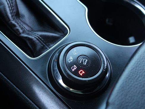 Used 2018 Ford Explorer XLT w/ Equipment Group 202A image 29