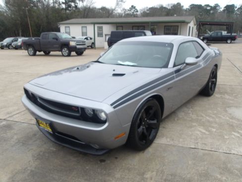Used 2013 Dodge Challenger R/T image 2