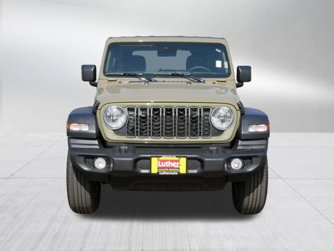 Used 2025 Jeep Wrangler Sport AWD/4WD image 2