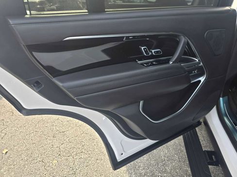 New 2025 Land Rover Range Rover Long Wheelbase SE image 20