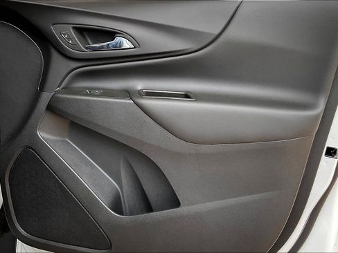 Used 2023 Chevrolet Equinox LT image 27