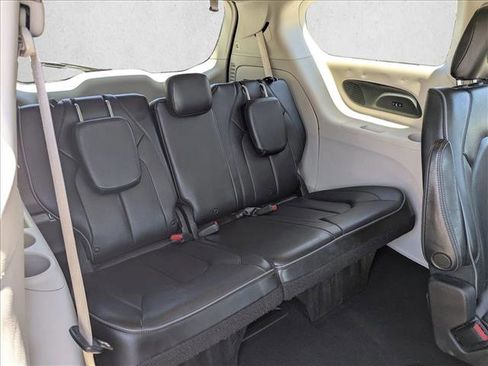 Used 2020 Chrysler Pacifica Limited FWD image 22