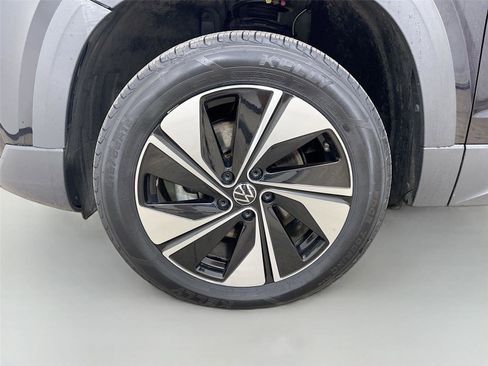 Used 2024 Volkswagen Taos SE AWD/4WD image 28