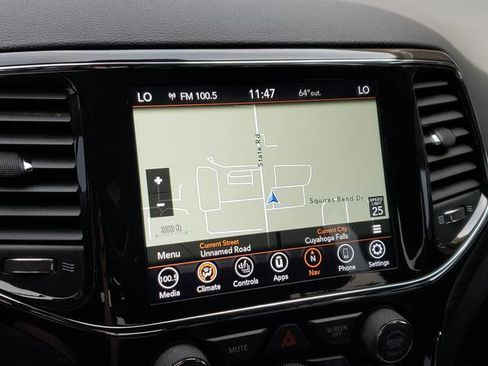 Used 2021 Jeep Grand Cherokee Laredo X image 22