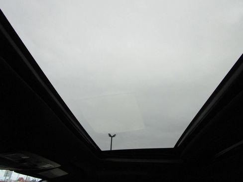 Used 2017 Toyota Tacoma Limited image 42