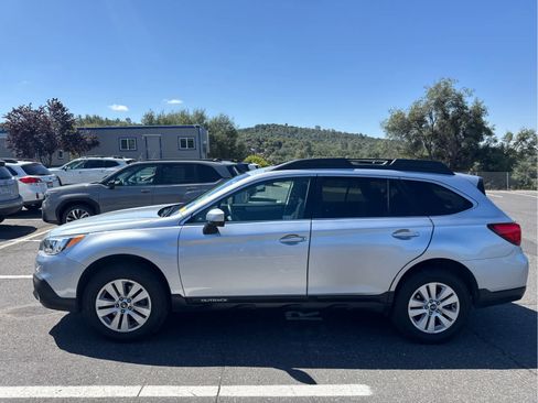 Used 2016 Subaru Outback 2.5i Premium AWD/4WD image 8