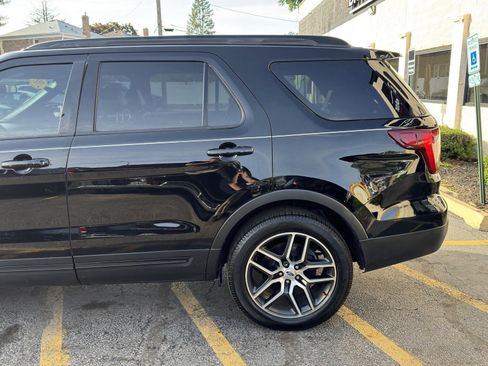 Used 2017 Ford Explorer Sport w/ Equipment Group 401A AWD/4WD image 5