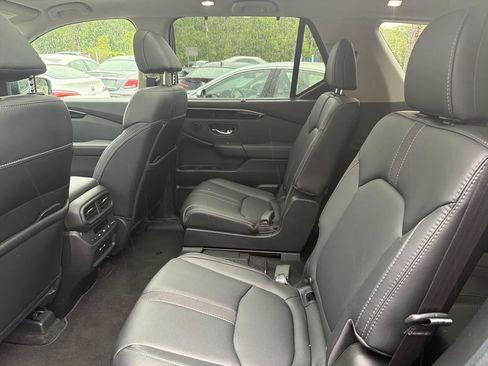 Used 2025 Honda Pilot Touring image 23