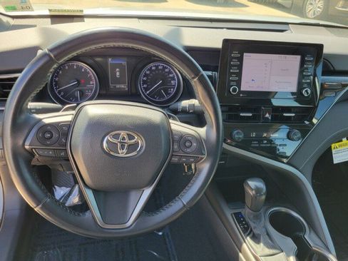 Used 2021 Toyota Camry SE image 10