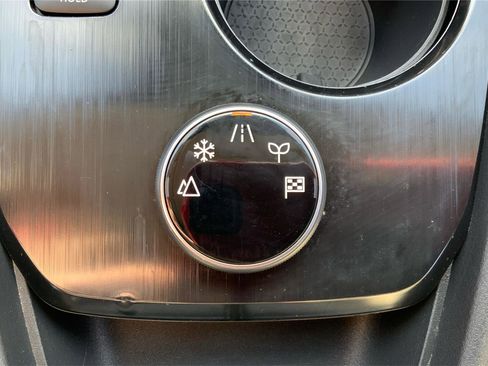 Used 2025 Nissan Rogue SV image 37