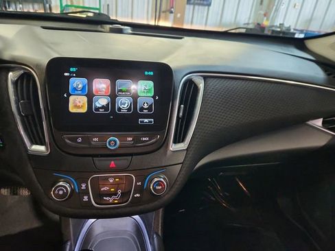 Used 2018 Chevrolet Malibu LT image 14