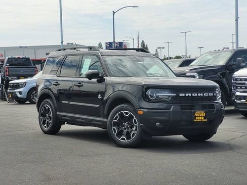 New 2025 Ford Bronco Sport Outer Banks w/ Outer Banks Tech Package+ AWD/4WD image 1
