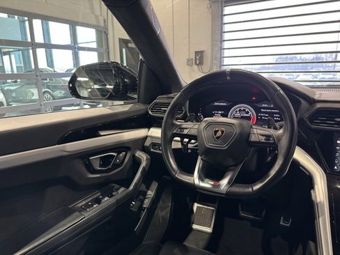 Used 2020 Lamborghini Urus image 34